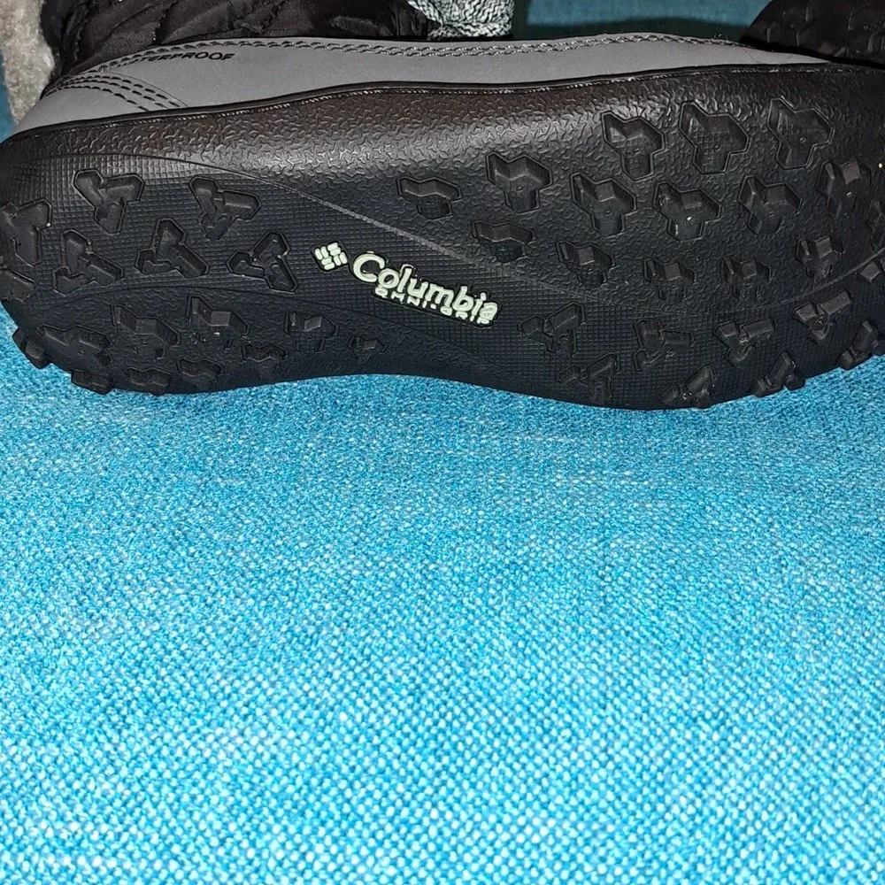 Columbia Black and Gray Winter Boots Size 2 Girl's. - Picture 5 of 5